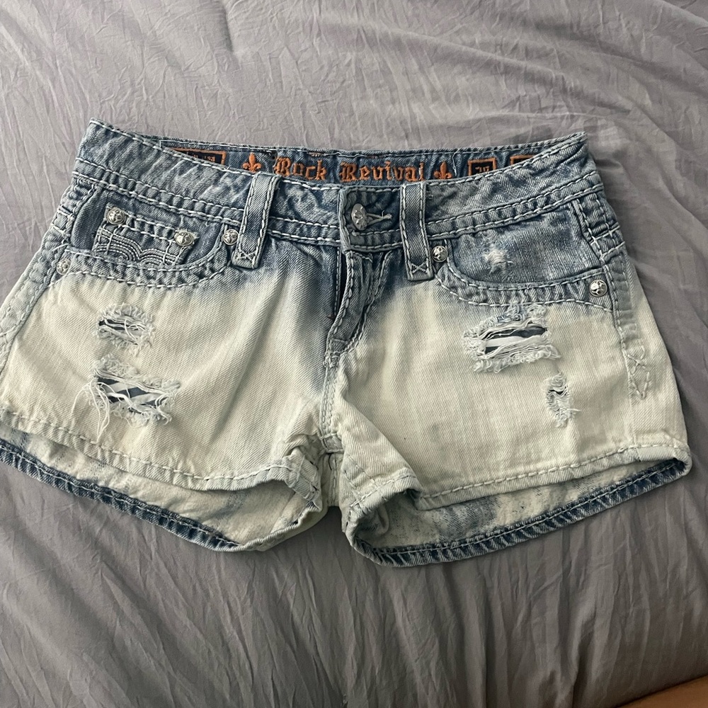 SOLD(: Womens Rock Revival Shorts size 28